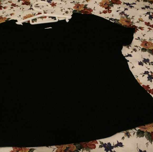 comfy black tshirt(FREE in bundle)